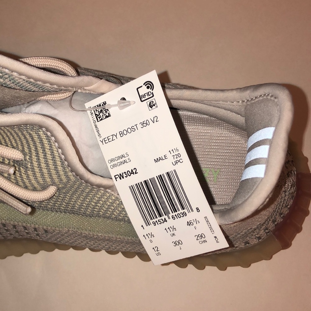 ✨🎉HPx2🎉NIB Yeezy Boost 350 V2 “Citrin” - Picture 5 of 8